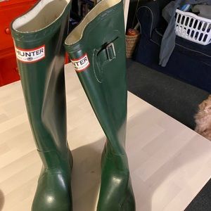 Classic tall Hunter rain boot size 8